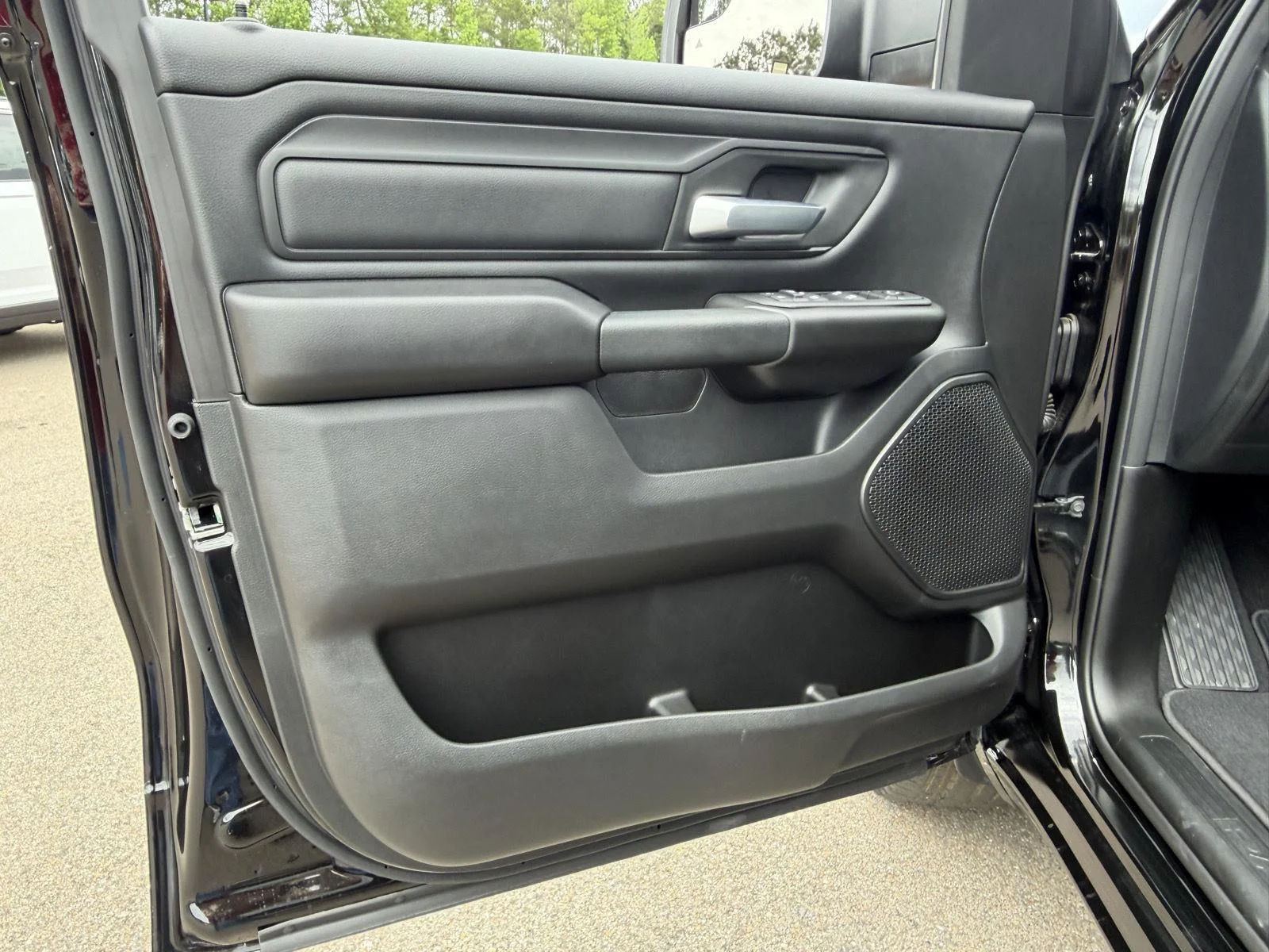 New 2026 Diamond Black Crystal Pearl-Coat Exterior Paint RAM Express image 16