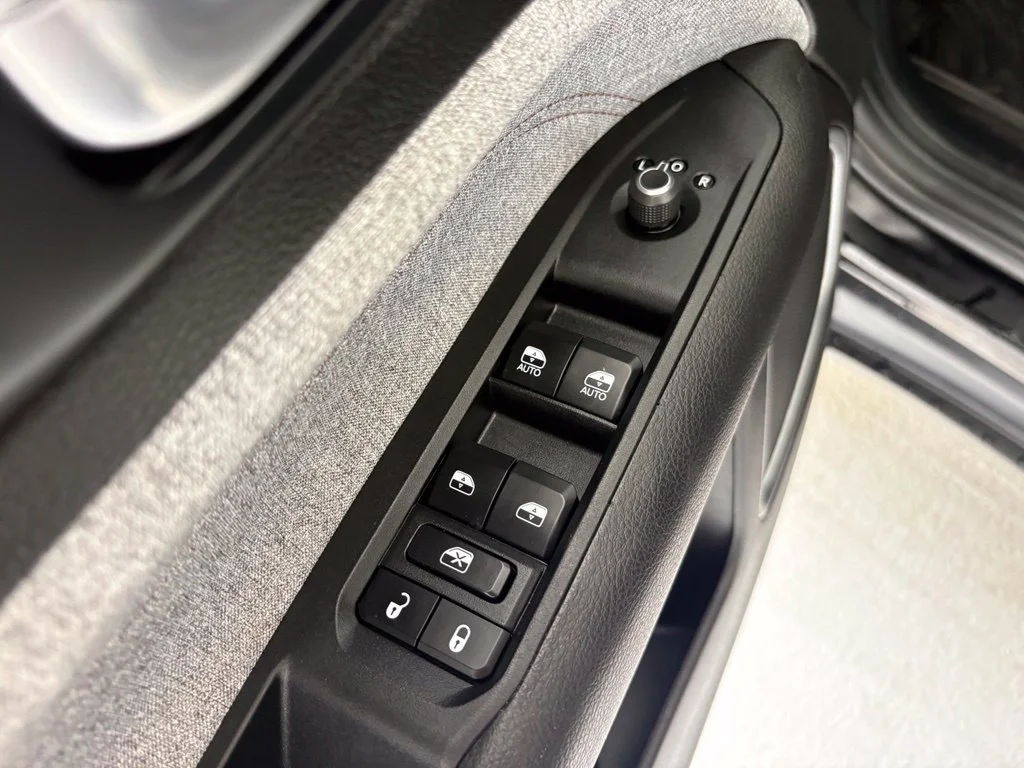 Used 2024 Black Jeep Latitude Lux image 26