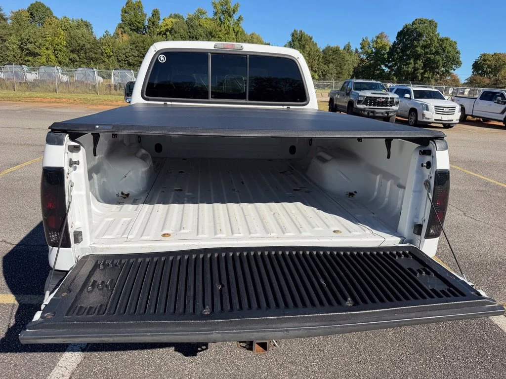 Used 2007  Ford XL image 14