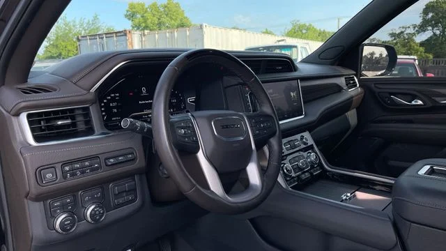 2024 GMC Yukon Denali - Photo 10