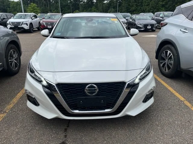 Used 2022 Pearl White Tricoat Nissan 2.5 SL image 8