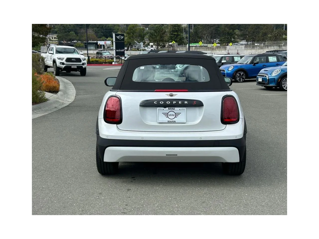 New 2026 Nanuq White Metallic MINI ICONIC image 4