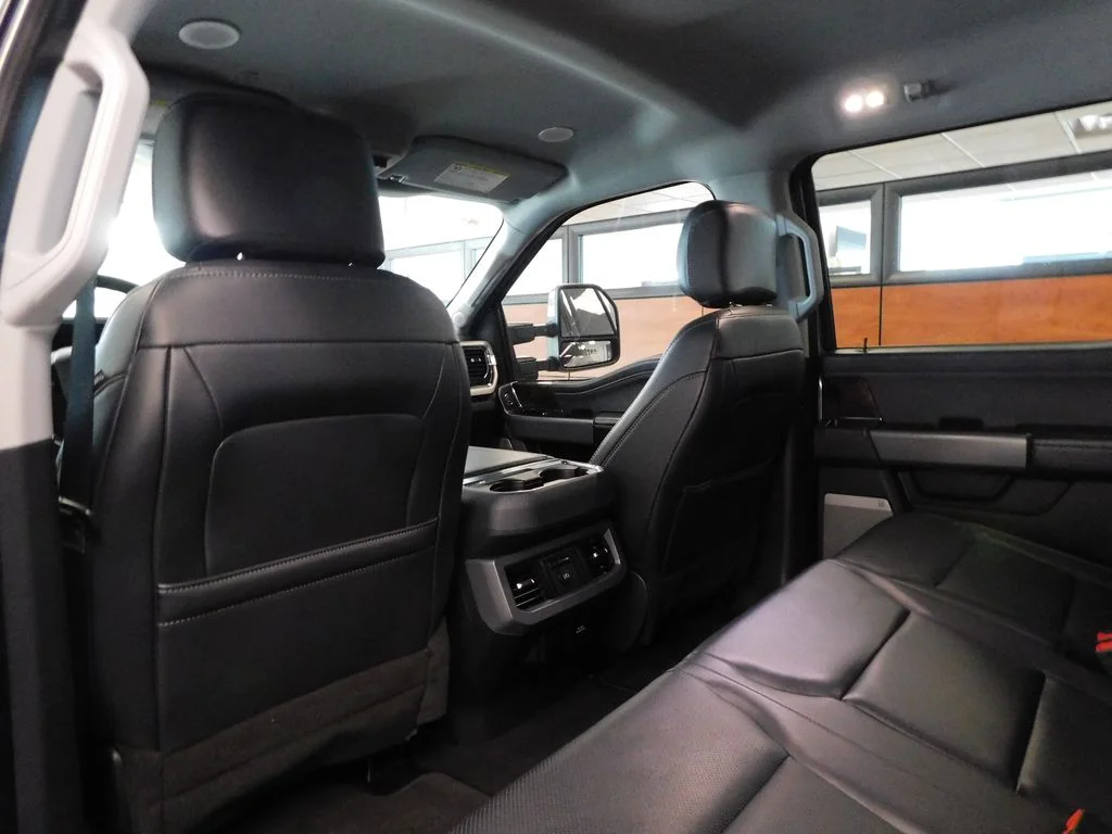Used 2024 Iconic Silver Metallic Ford Lariat image 31