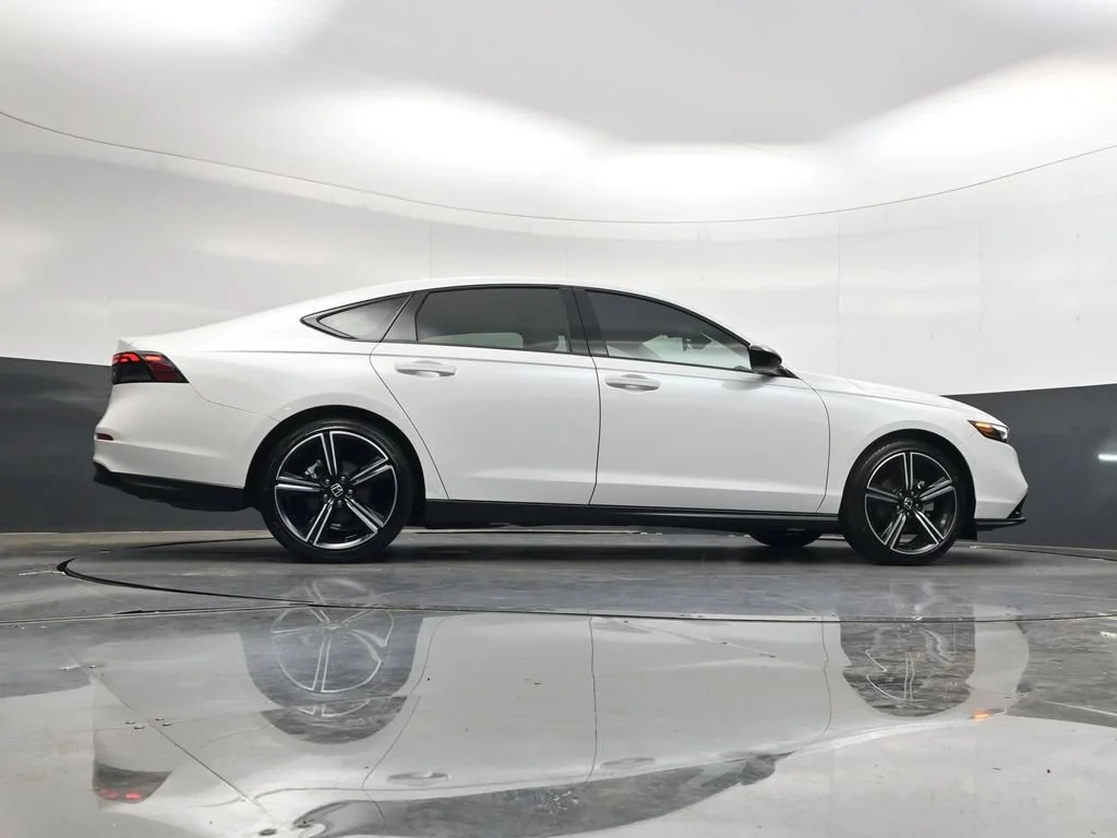 Certified Used 2026 Platinum White Pearl Honda SE image 82