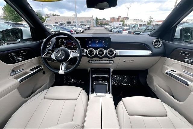 Used 2026 White Mercedes-Benz GLB 250 image 12