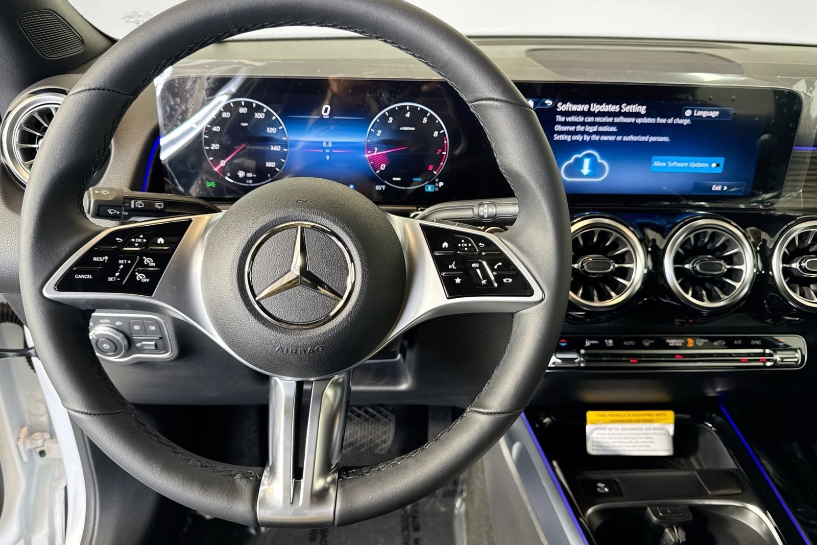 New 2026 Polar White Mercedes-Benz GLB 250 image 11