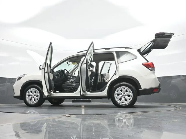Used 2020 White Subaru Base image 29