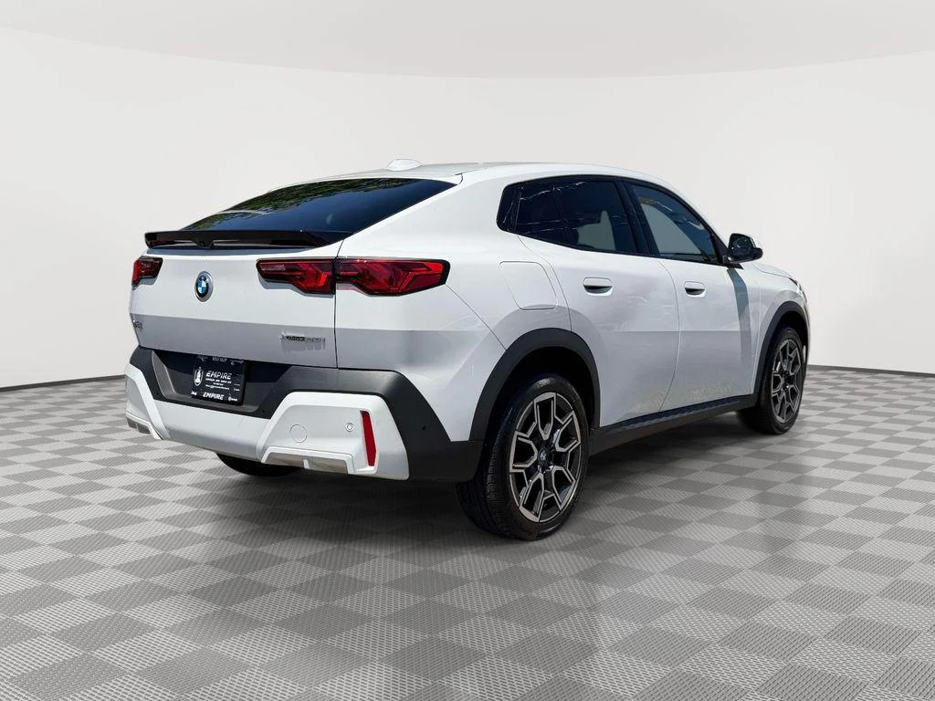 Used 2025 Alpine White BMW xDrive28i image 9