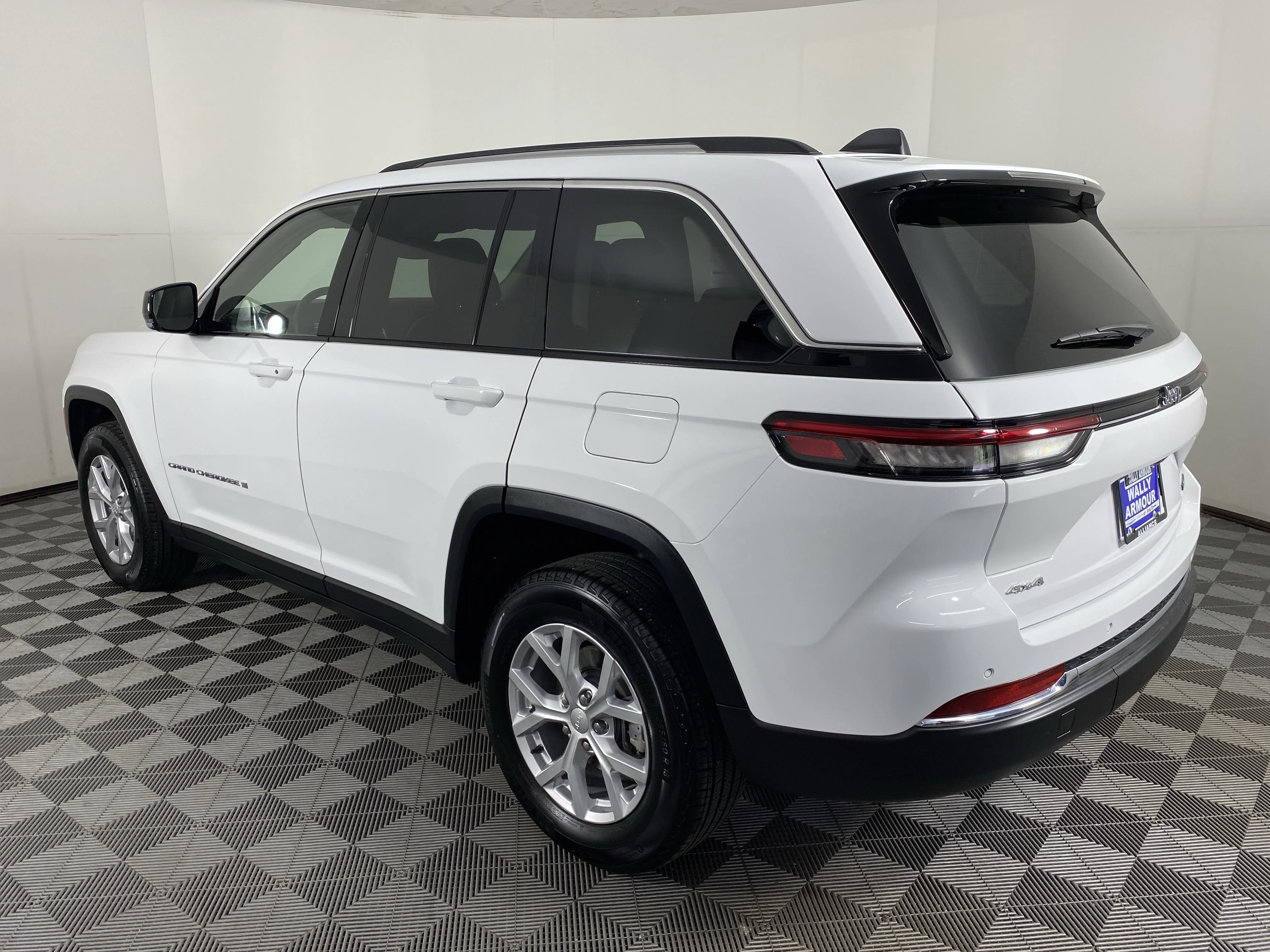 Used 2023 Bright White Clearcoat Jeep Limited image 11
