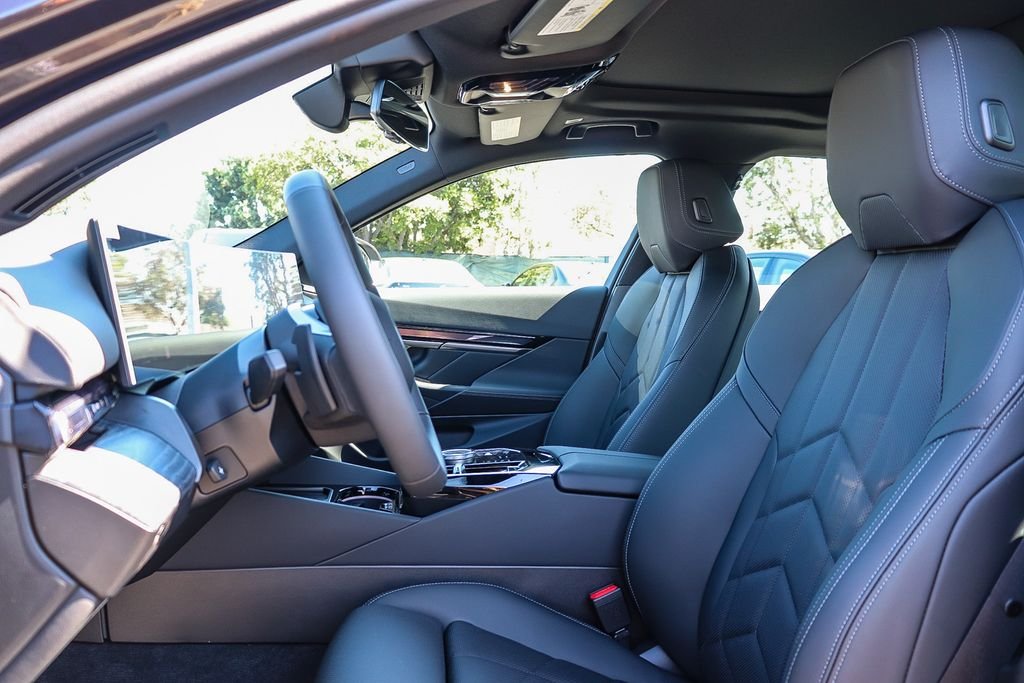 New 2027 Dark Graphite Metallic BMW 530i image 17
