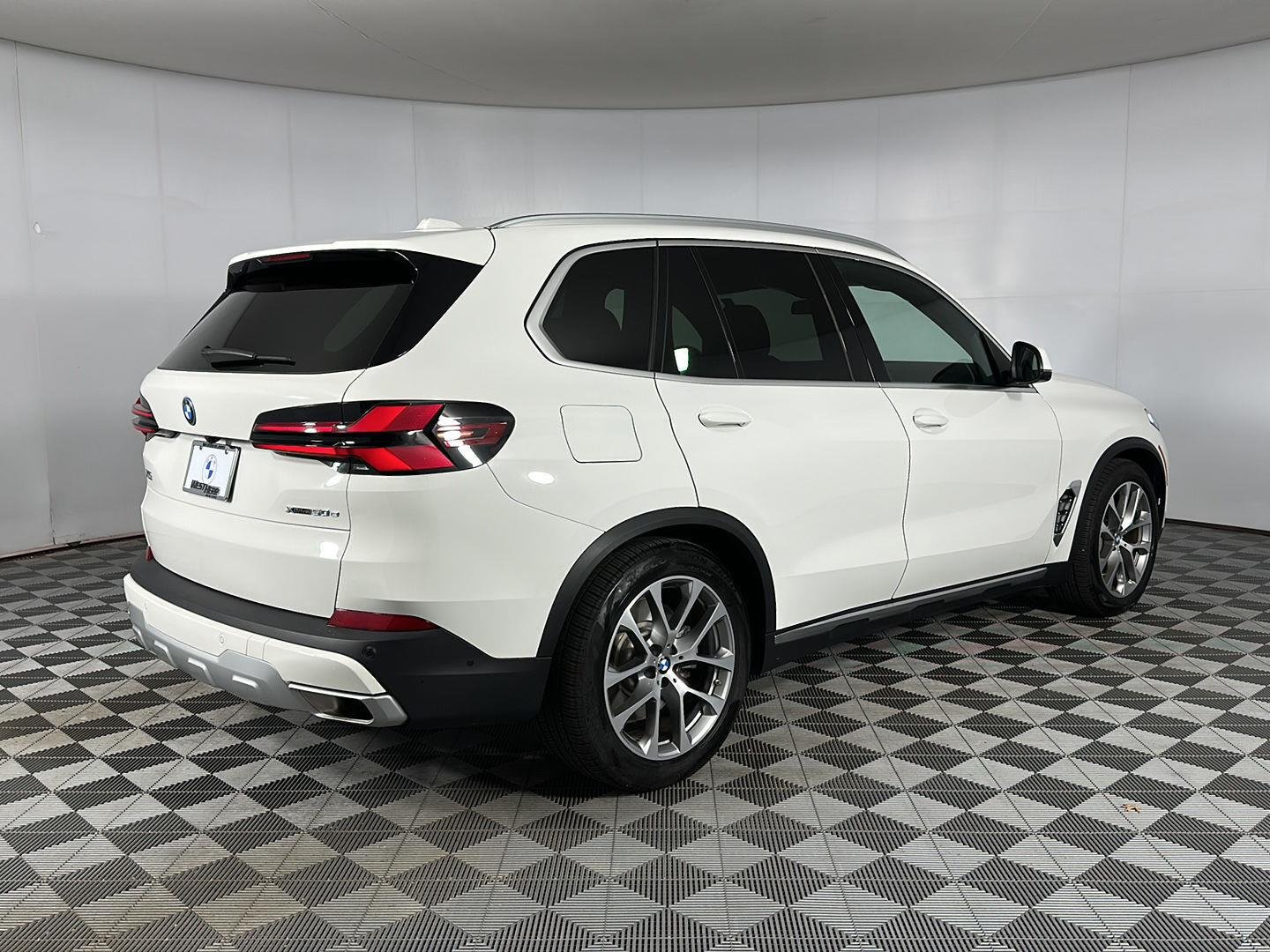 New 2026 Alpine White BMW xDrive50e image 25