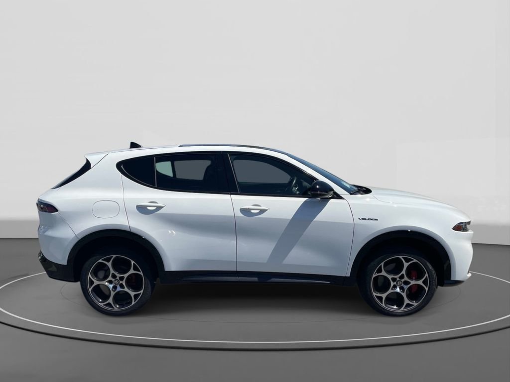 Used 2025 White Alfa Romeo  image 3