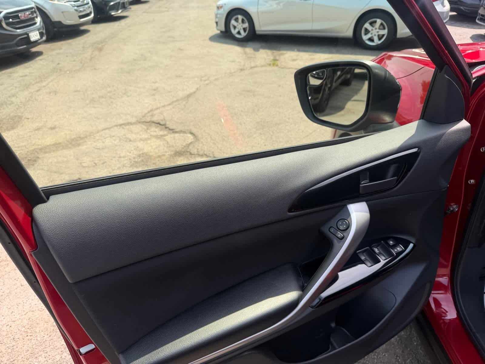 Used 2025 Red Diamond Mitsubishi LE image 12