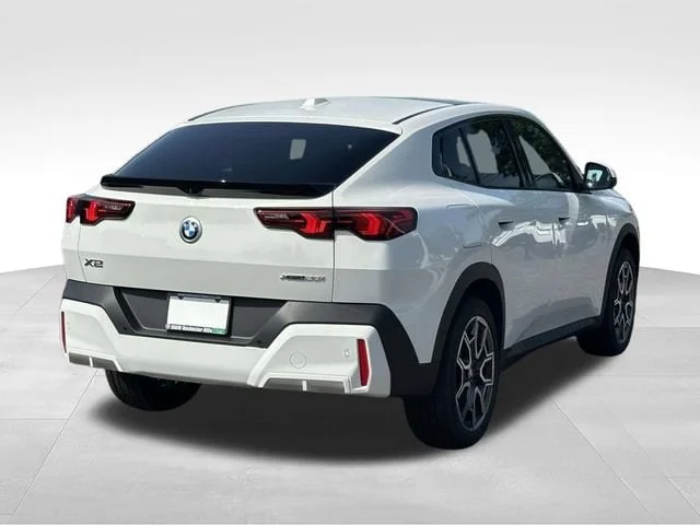 New 2027 White BMW xDrive28i image 4