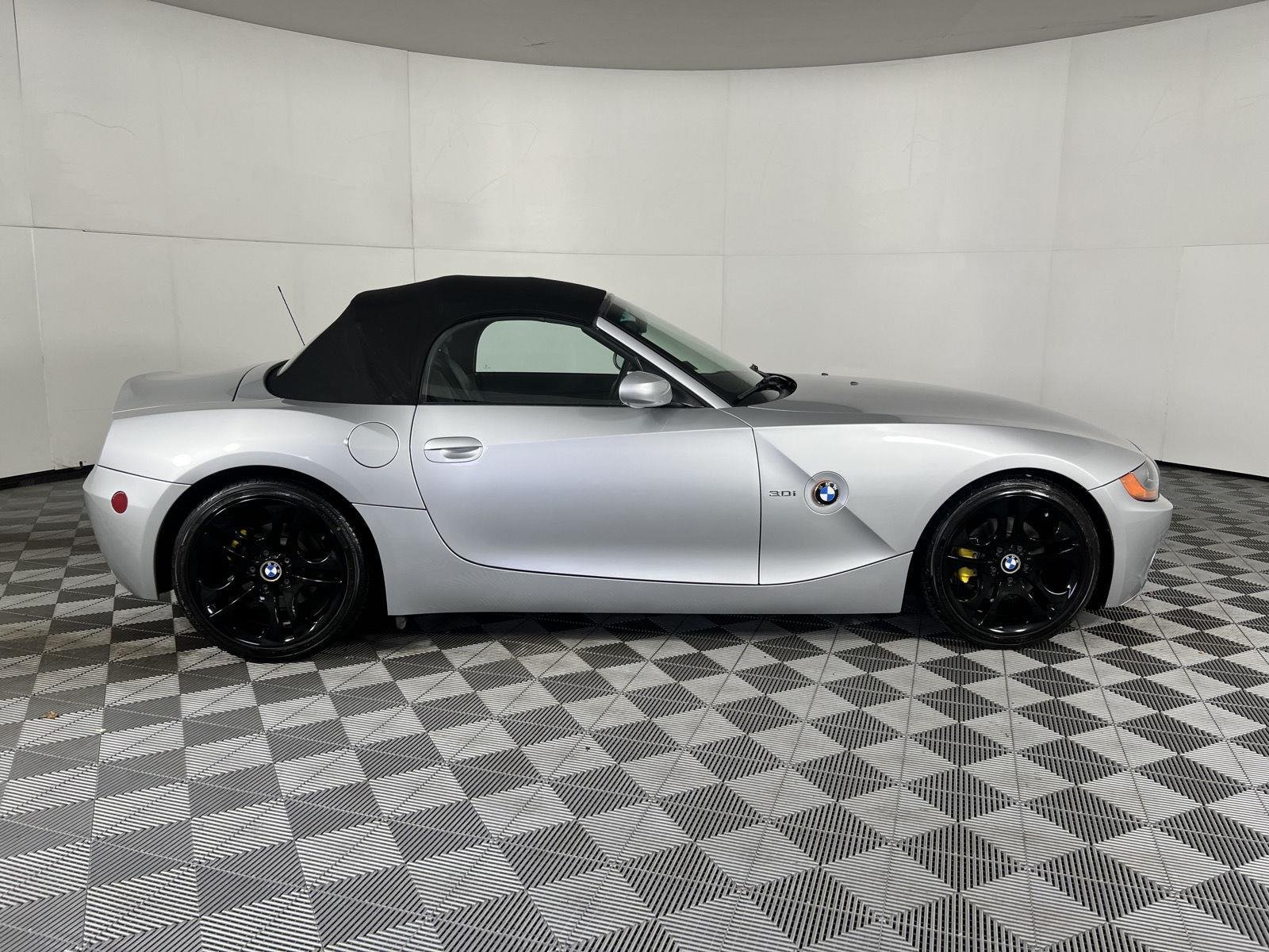 Used 2003  BMW 3.0i image 18