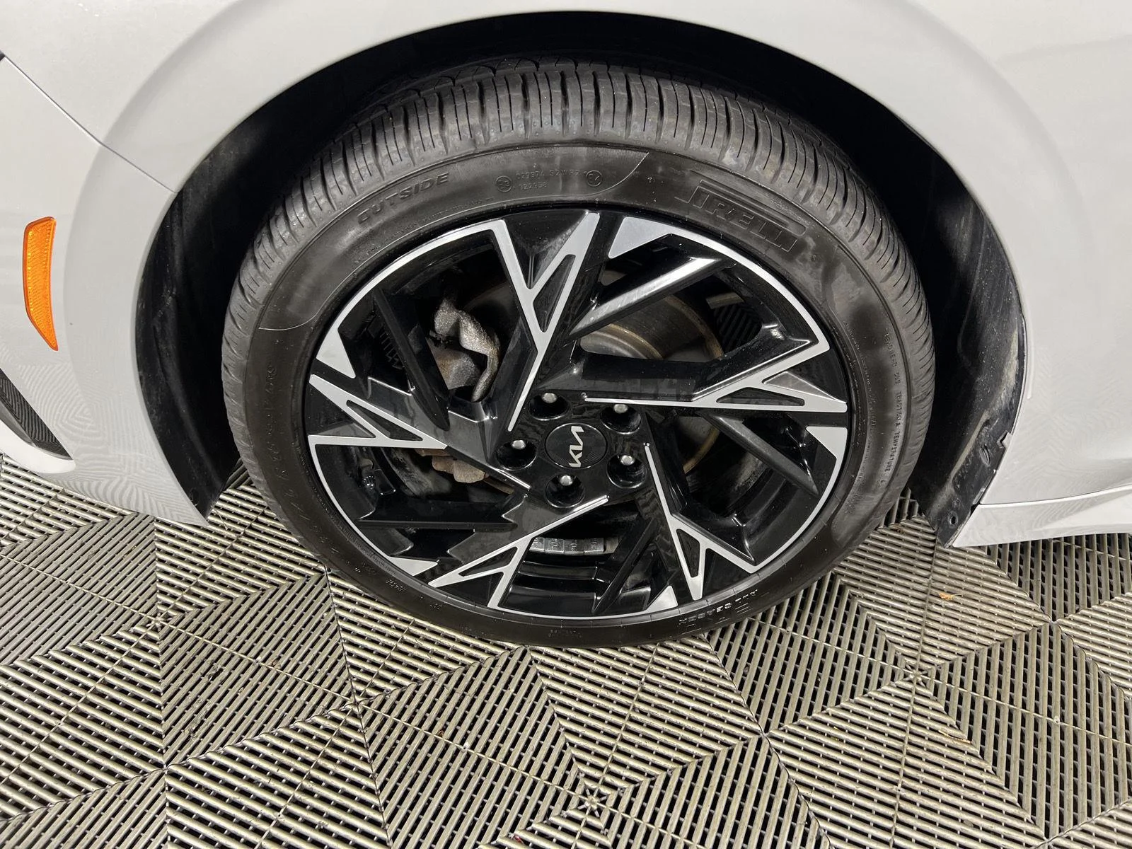 Certified Used 2025 Wolf Gray Kia GT-Line image 32