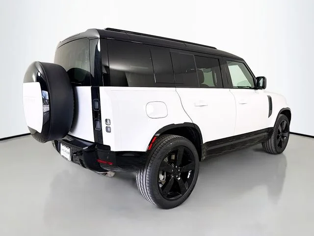 New 2026 Fuji White Land Rover X-Dynamic SE image 5