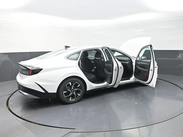 Used 2025 White Hyundai SEL image 45