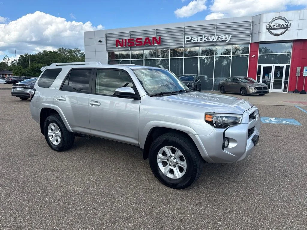 Used 2016 Silver Toyota SR5 image 2