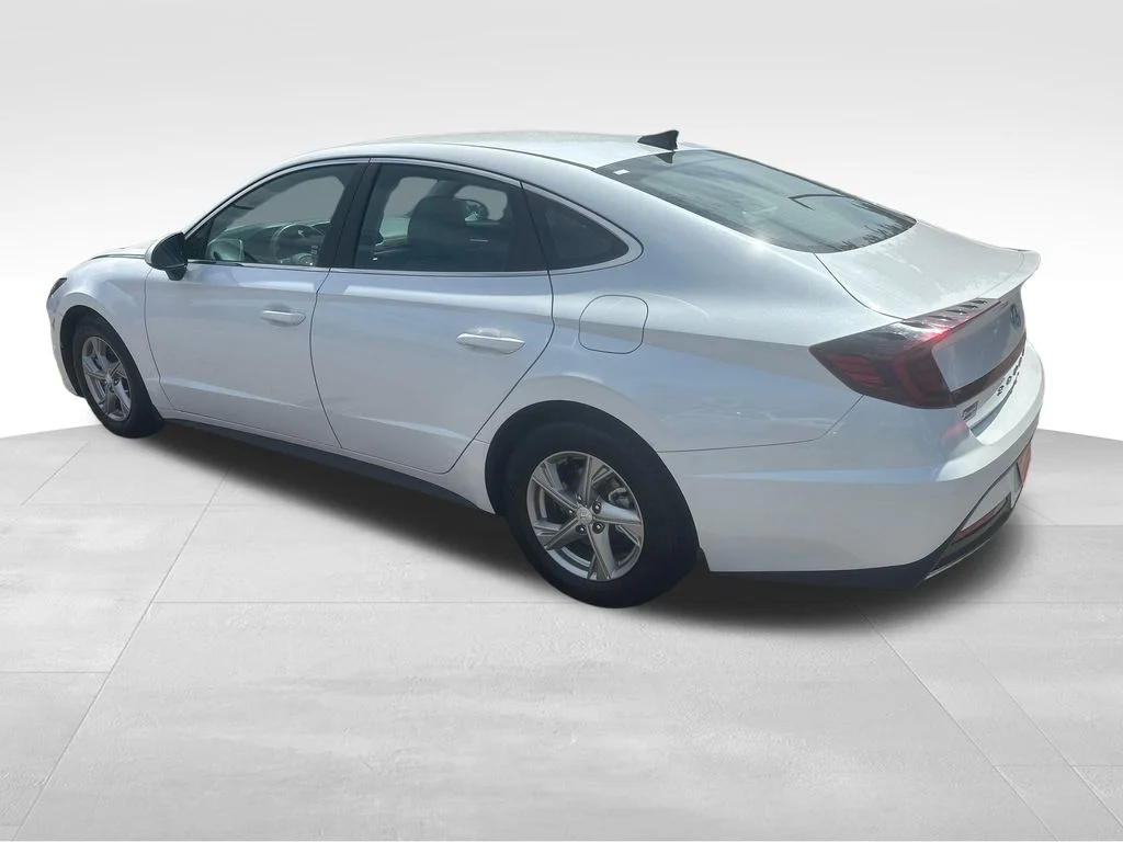 Used 2021 Gray Hyundai SE image 9