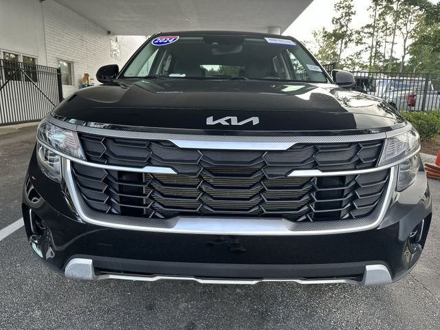 Used 2024 Black Kia LX image 9