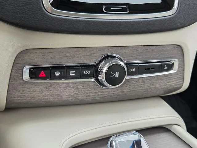 Used 2023 Silver Volvo Ultimate image 34
