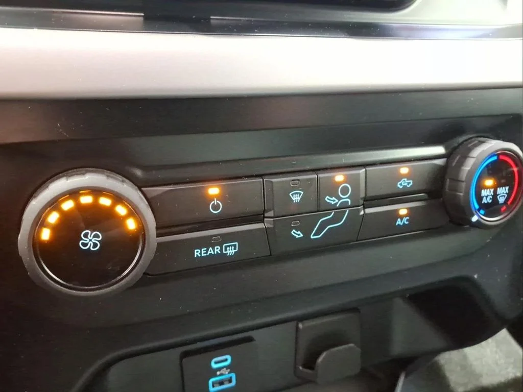 Certified Used 2023 Oxford White Ford XLT image 11