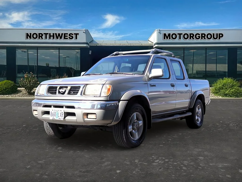 Used 2000 Silver Ice Clearcoat Metallic Nissan SE image 3