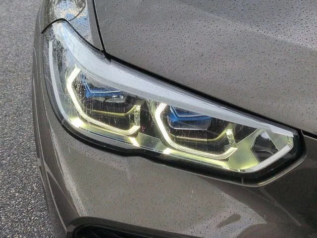 Used 2022 Green BMW xDrive40i image 10