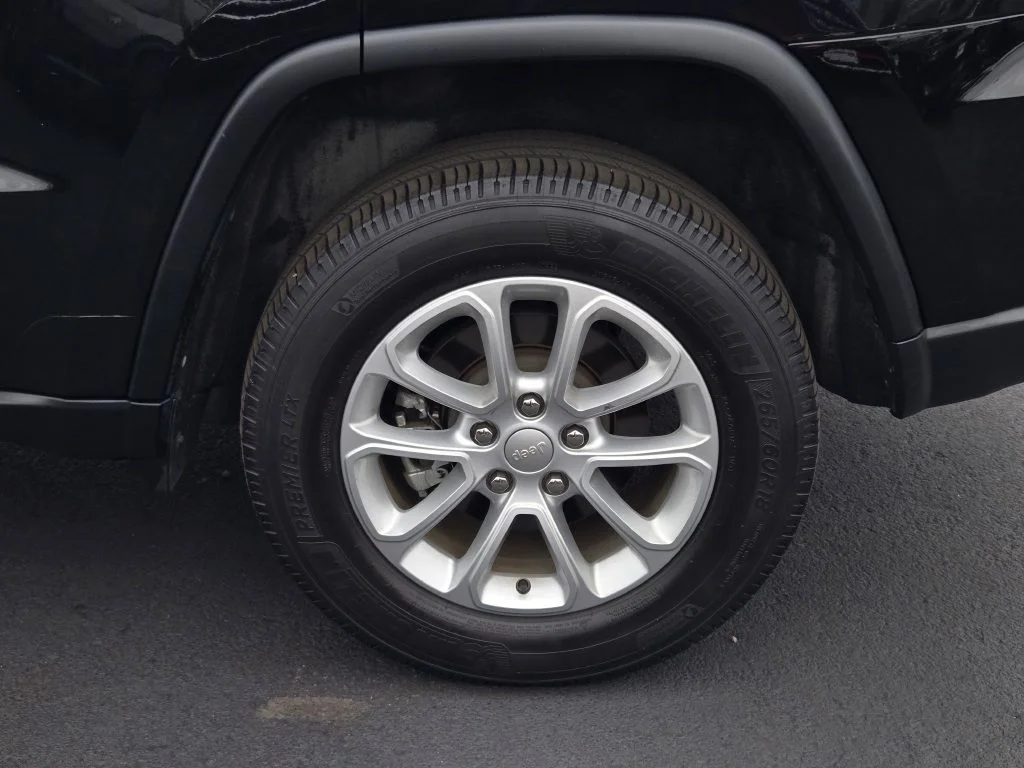 Certified Used 2022 Black Jeep Laredo E image 14