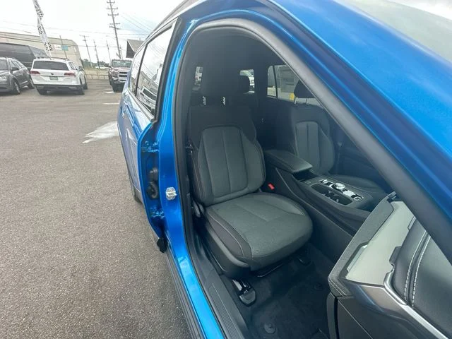 New 2026 Hydro Blue Pearlcoat Jeep Laredo image 25