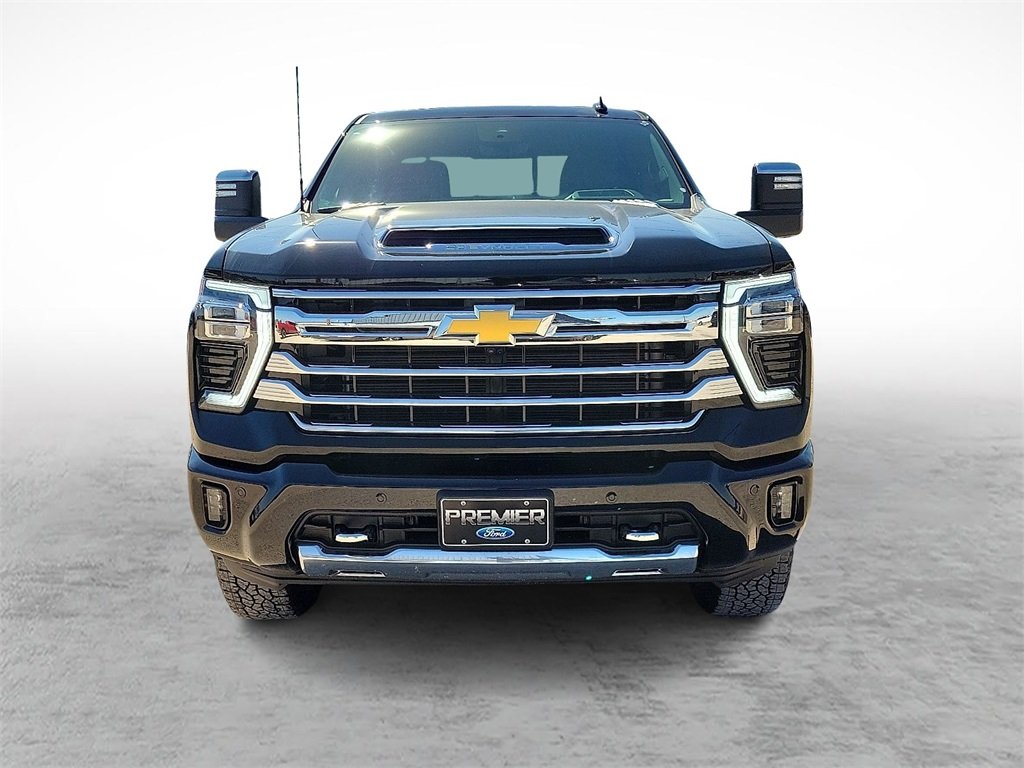2025 Chevrolet Silverado 2500HD High Country photo 3