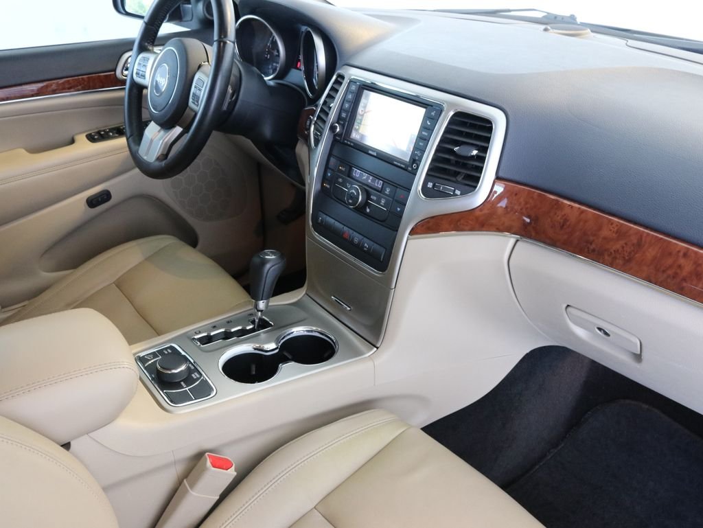 Used 2011 Gray Jeep Limited image 43
