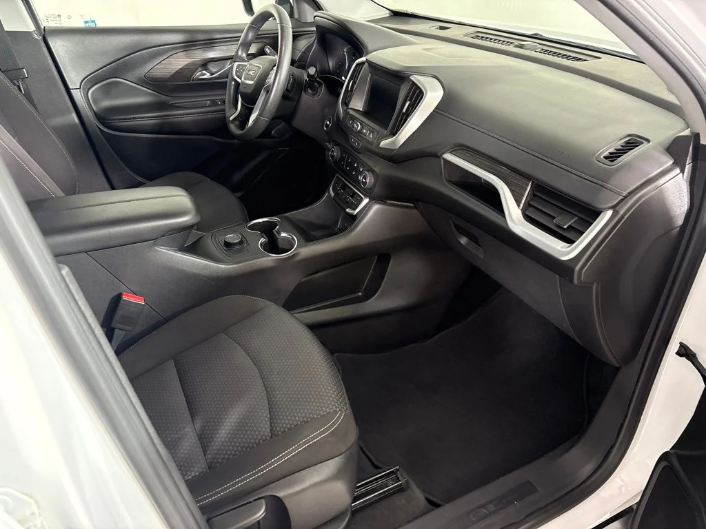 Used 2024 White GMC SLE image 19