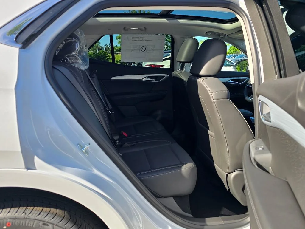 New 2026 Iridescent White Tricoat Buick Avenir image 33