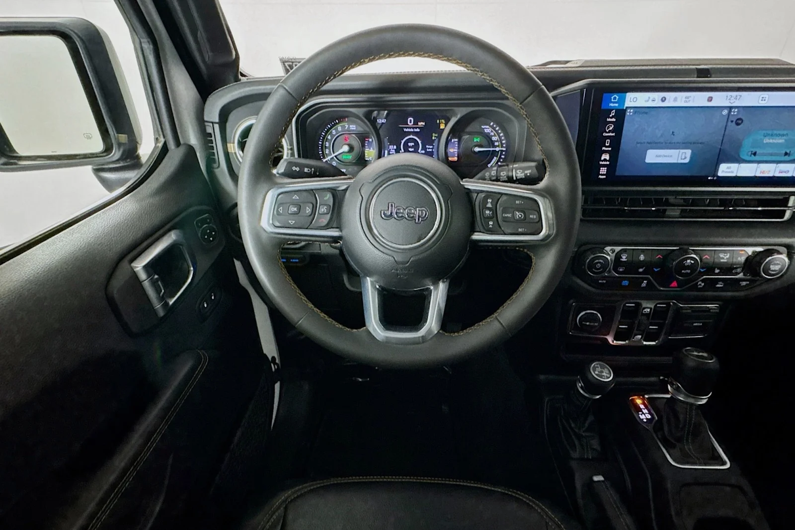 Used 2024 BRIGHT WHITE Jeep Sahara image 4