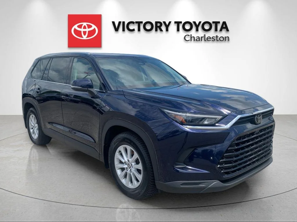 Used 2024  Toyota XLE image 5