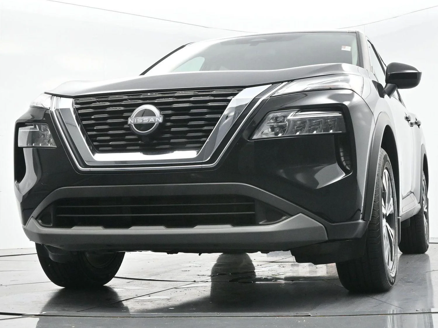 Used 2023 Super Black Nissan SV image 43
