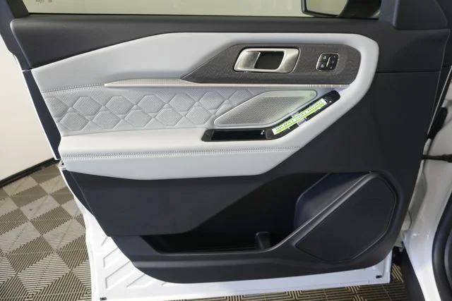 New 2026 Star White Metallic Tri-Coat Ford Platinum™ image 27