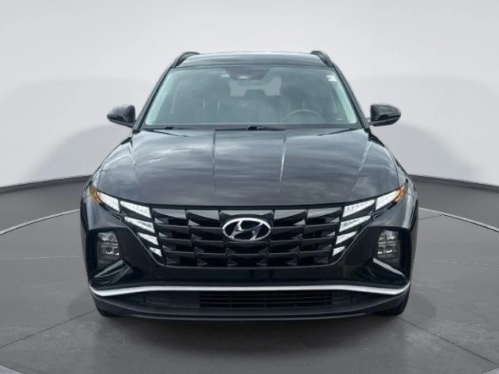 Used 2023 Black Hyundai SEL image 2