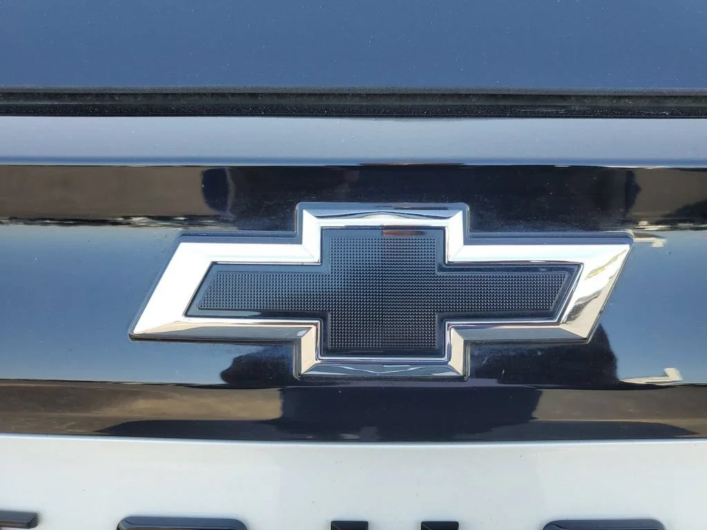Certified Used 2025 Iridescent Pearl Tricoat Chevrolet High Country image 38