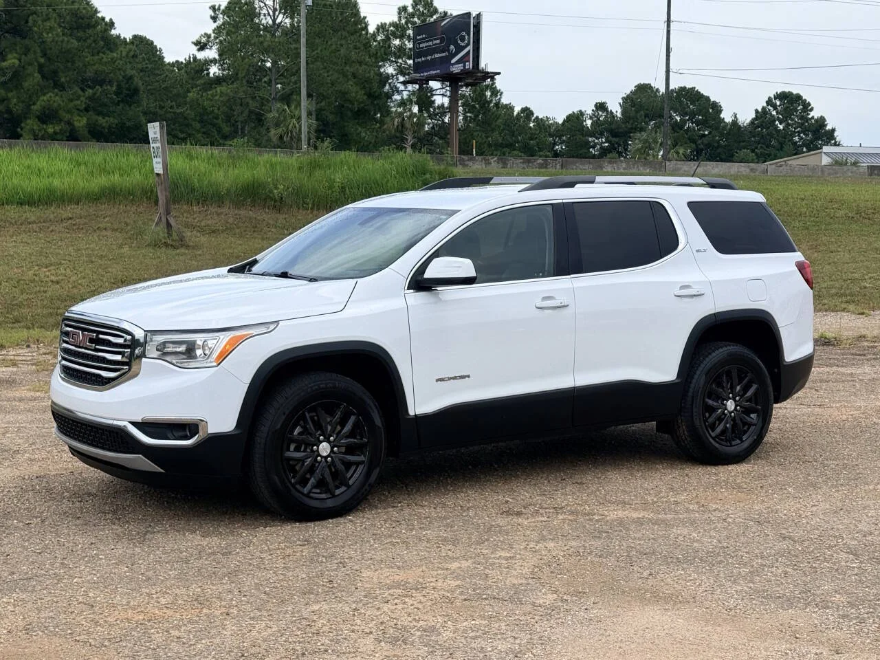 Used 2019 White GMC SLT 1 4dr SUV image 1