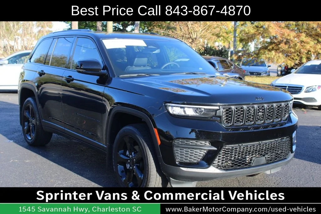Used 2023 Diamond Black Jeep Altitude X image 6