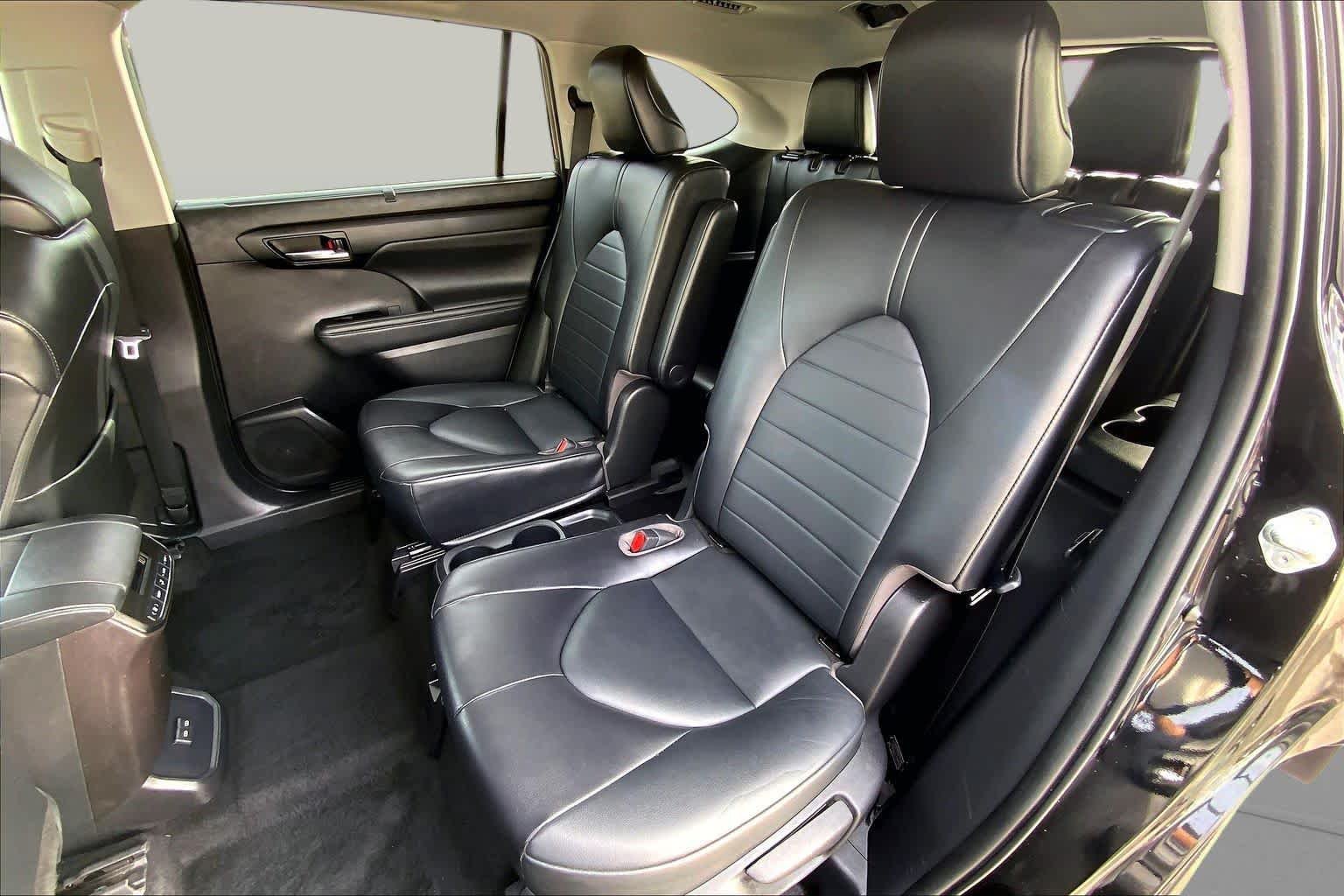Used 2022 Midnight Black Metallic Toyota XLE image 18