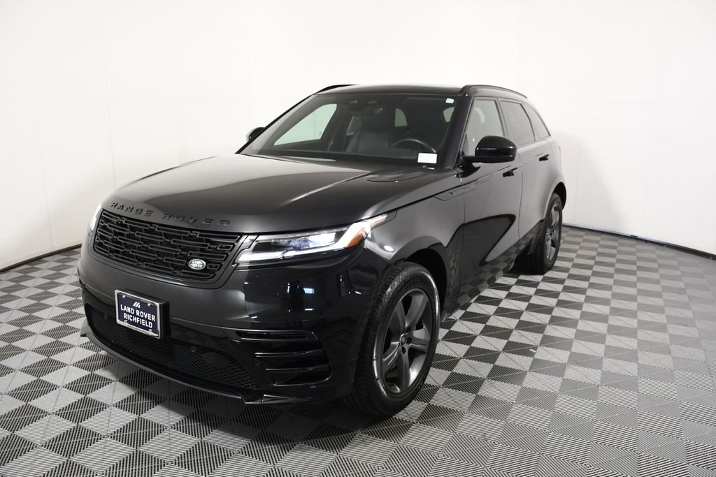 Used 2025 Santorini Black Metallic Land Rover Dynamic SE image 1