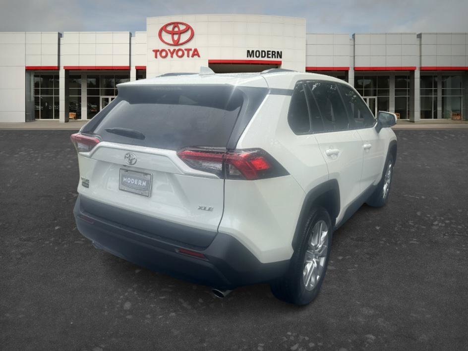 Certified Used 2022 Blizzard Pearl Toyota XLE Premium image 5