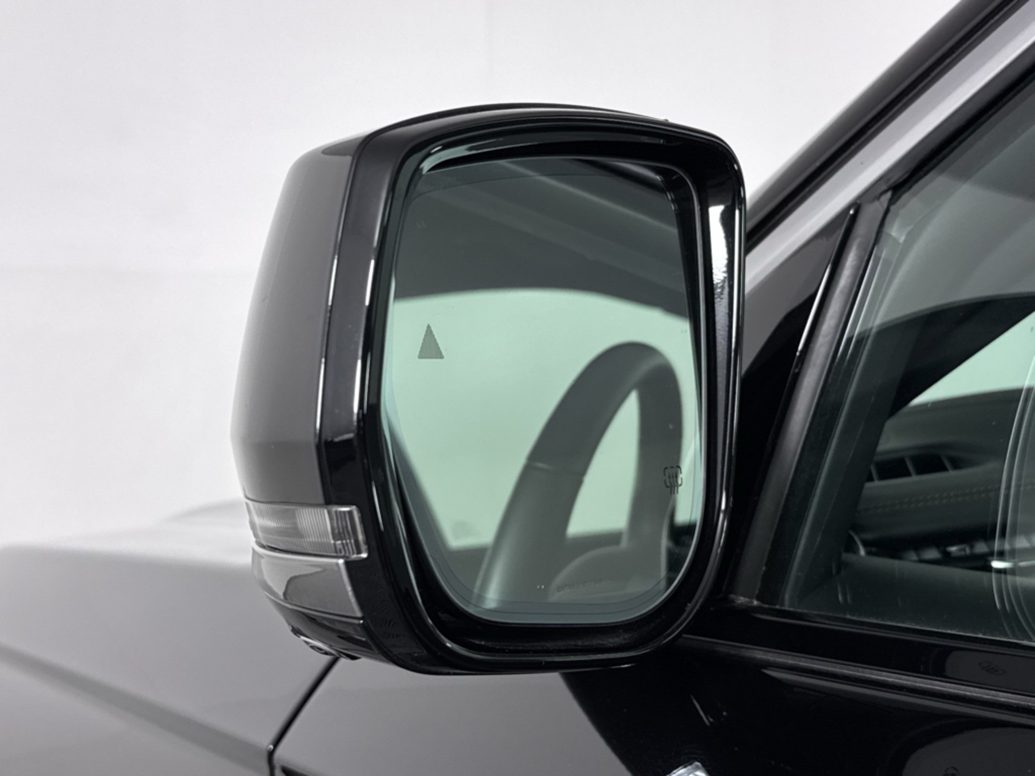 Used 2023 Diamond Black Jeep Summit image 27