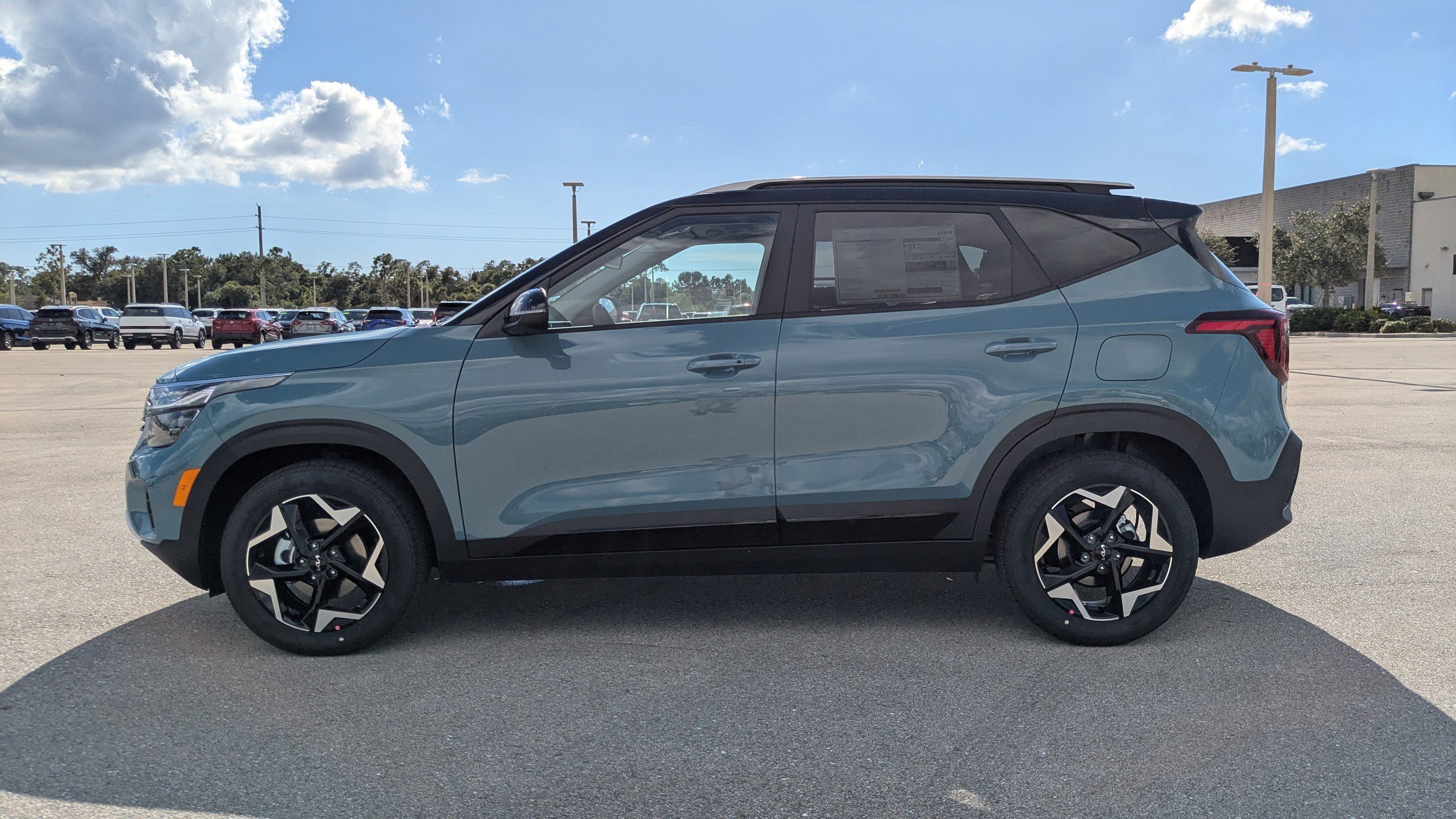 New 2026 Pluton Blue / Black Roof Kia S image 8