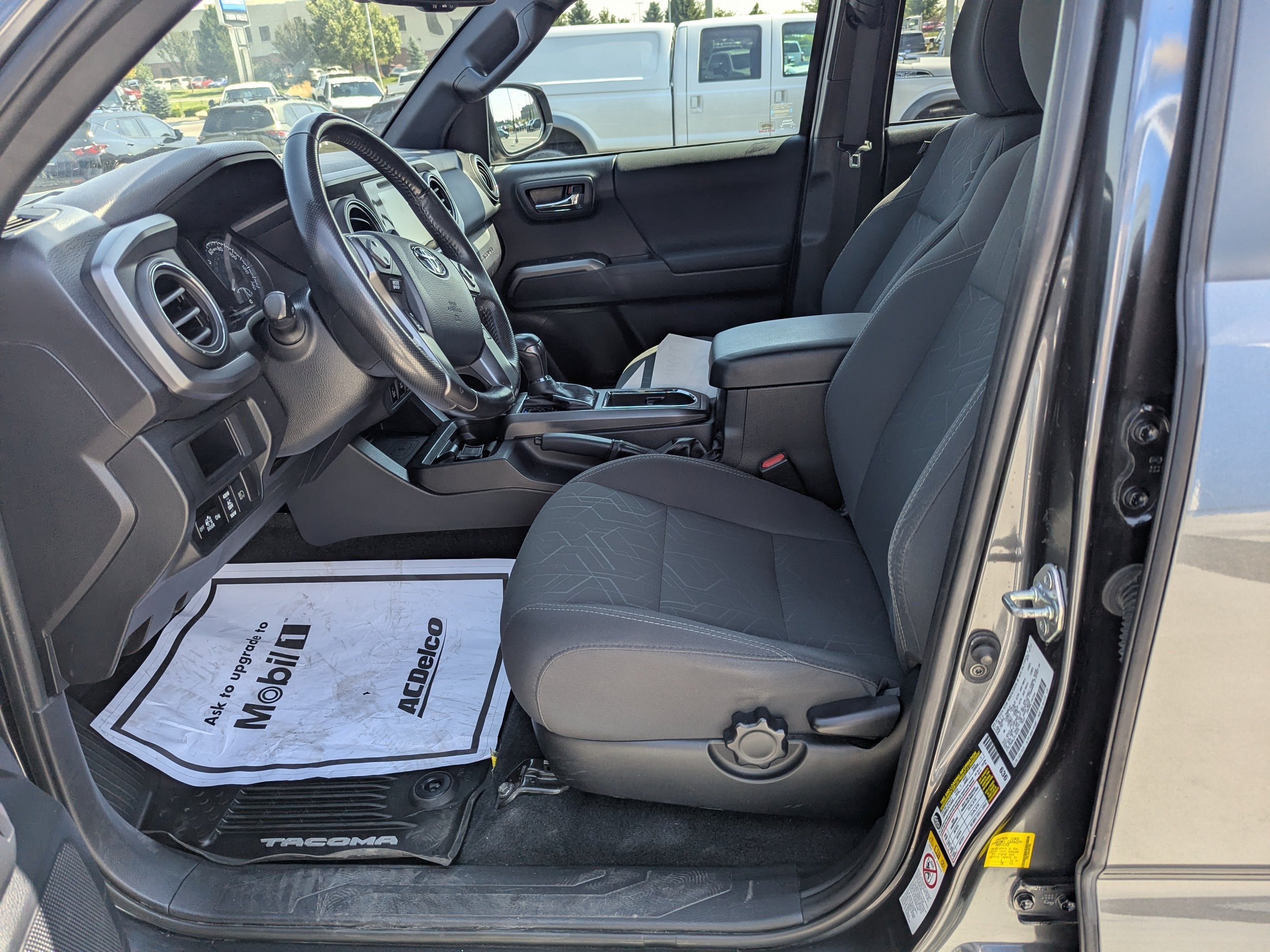 Used 2018  Toyota SR image 12