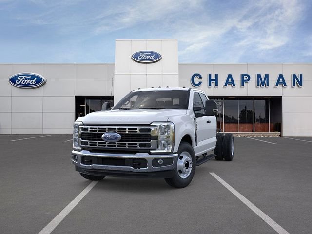 New 2025 Oxford White Ford F-350® XL image 2